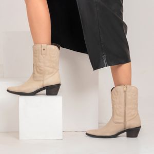 Bota Feminina Western Wes003 em Couro Off White e cano bordado